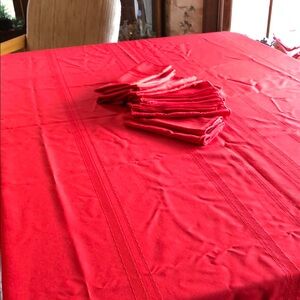 Luxurious Red Dining Tablecloth and Napkin Set